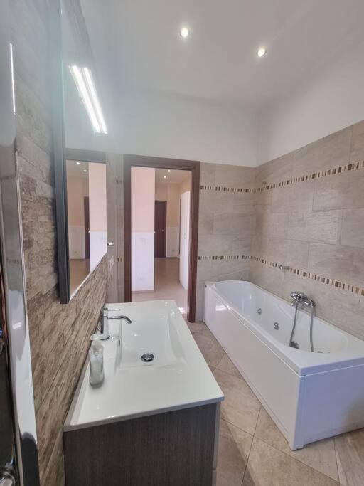 -5 Min From Bus Stop-Free Parking Rome Extérieur photo